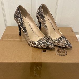 Snakeskin pointy toe heels - size 8